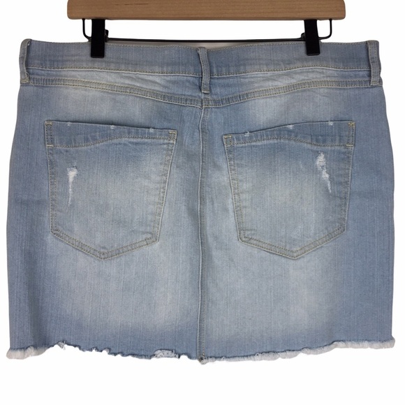 EXPRESS Jeans Mini Skirt Light Wash Distressed Denim Stretch Raw Hem Size 12 - Picture 4 of 8